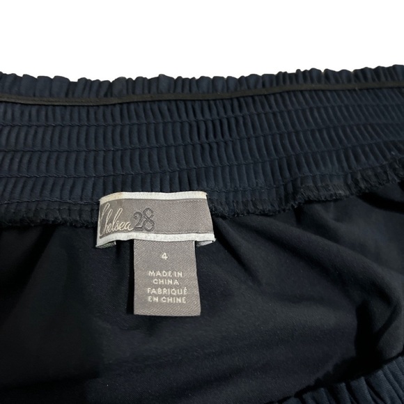 Chelsea28 Off the Shoulder Tiered Navy Dress. Size 4. Excellent condition! - Picture 4 of 5